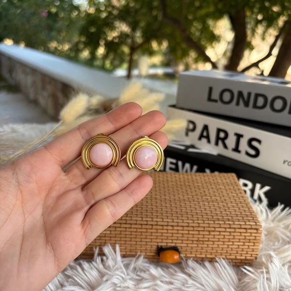 Blush Orbit – Επιχρυσωμένα σκουλαρίκια από ανοξείδωτο ατσάλι.