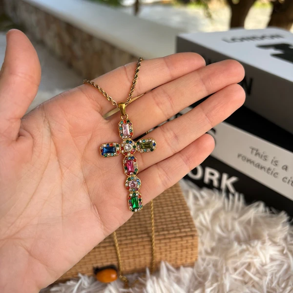 Celeste Colors – Ατσάλινο Κολιέ Σταυρός με Πολύχρωμες Πέτρες