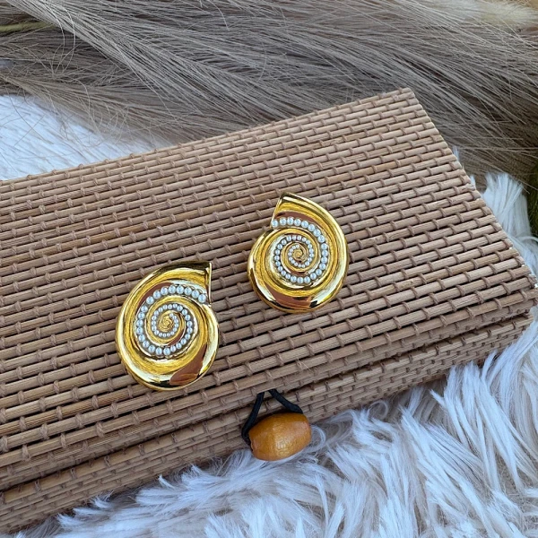 Coralia-Ατσάλινα σκουλαρίκια κοχύλι.