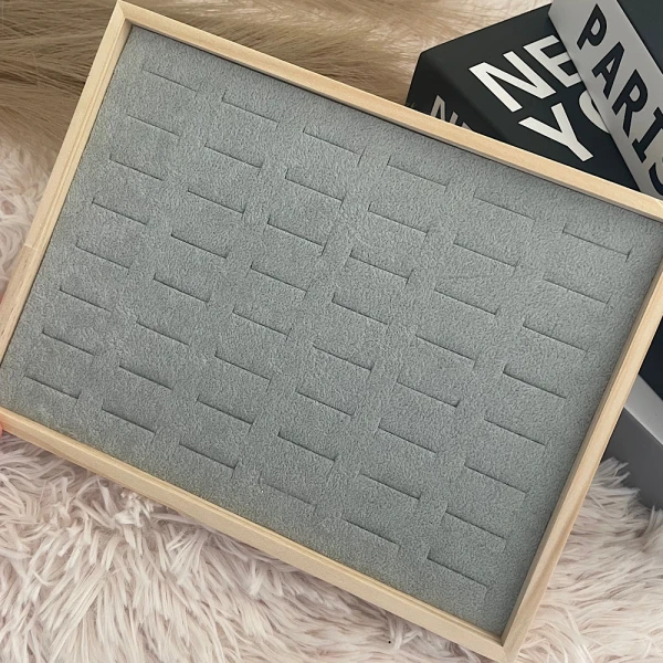 Ξύλινη θήκη 36 θέσεων για δαχτυλίδια ή μικρά σκουλαρίκια.