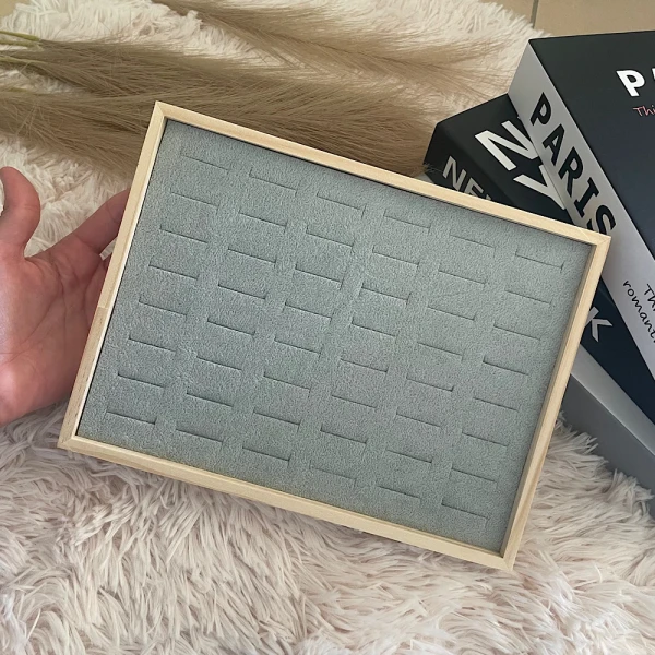 Ξύλινη θήκη 36 θέσεων για δαχτυλίδια ή μικρά σκουλαρίκια.