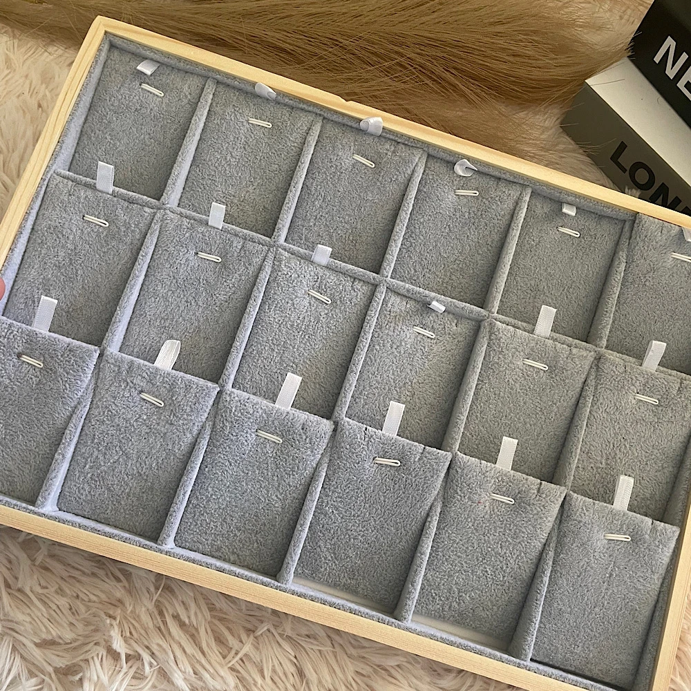 Stand– Βάση Παρουσίασης για Κολιέ (18 Θέσεων)