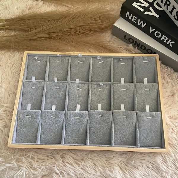 Stand– Βάση Παρουσίασης για Κολιέ (18 Θέσεων)