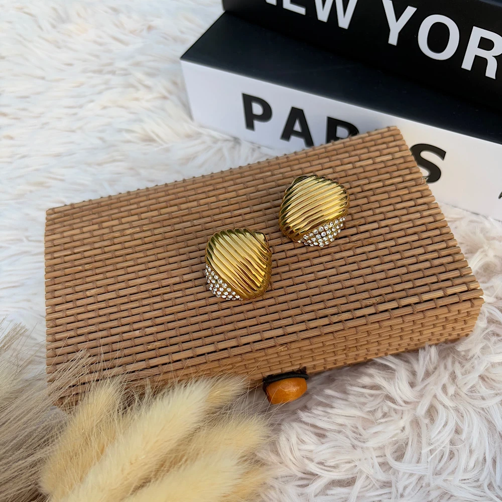 Golden glam-Stainless steel earrings.