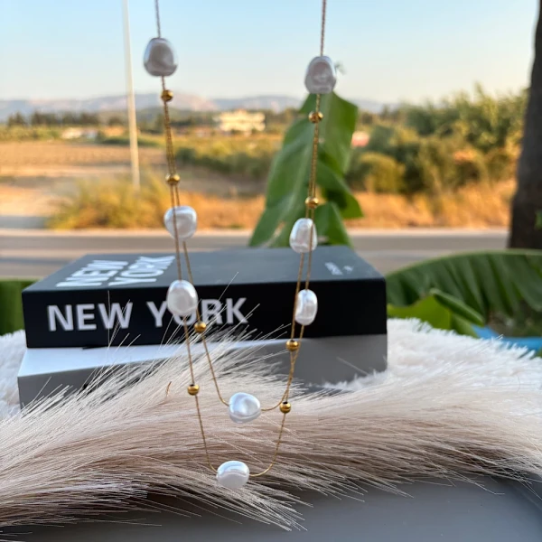 Κολιέ “Pearl Dreams” – Διπλή Χρυσή Αλυσίδα-Ατσάλι.