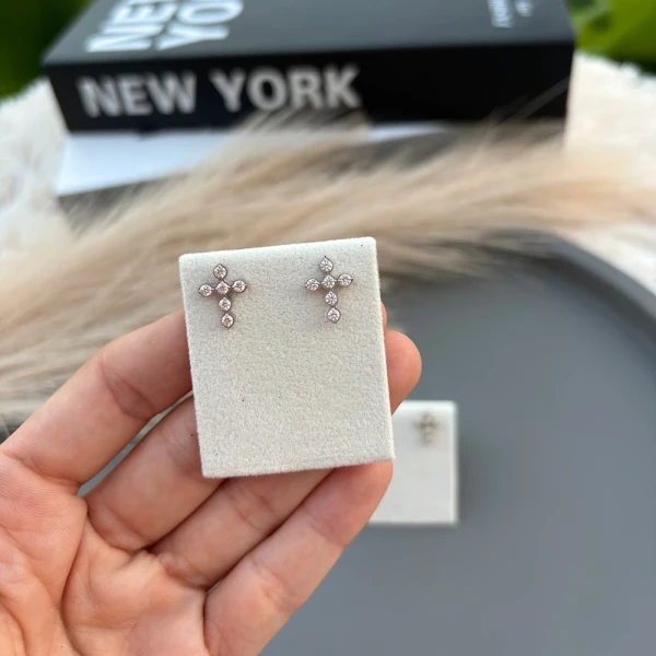 Σκουλαρίκια “Shiny Cross” – Ατσάλι με Ζιρκόν(διαθέσιμα σε χρυσό και ασημί)