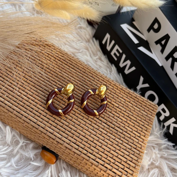 Choco Gold Hoops – Ατσάλινα Σκουλαρίκια Καφέ Κρίκος με Χρυσές Λεπτομέρειες