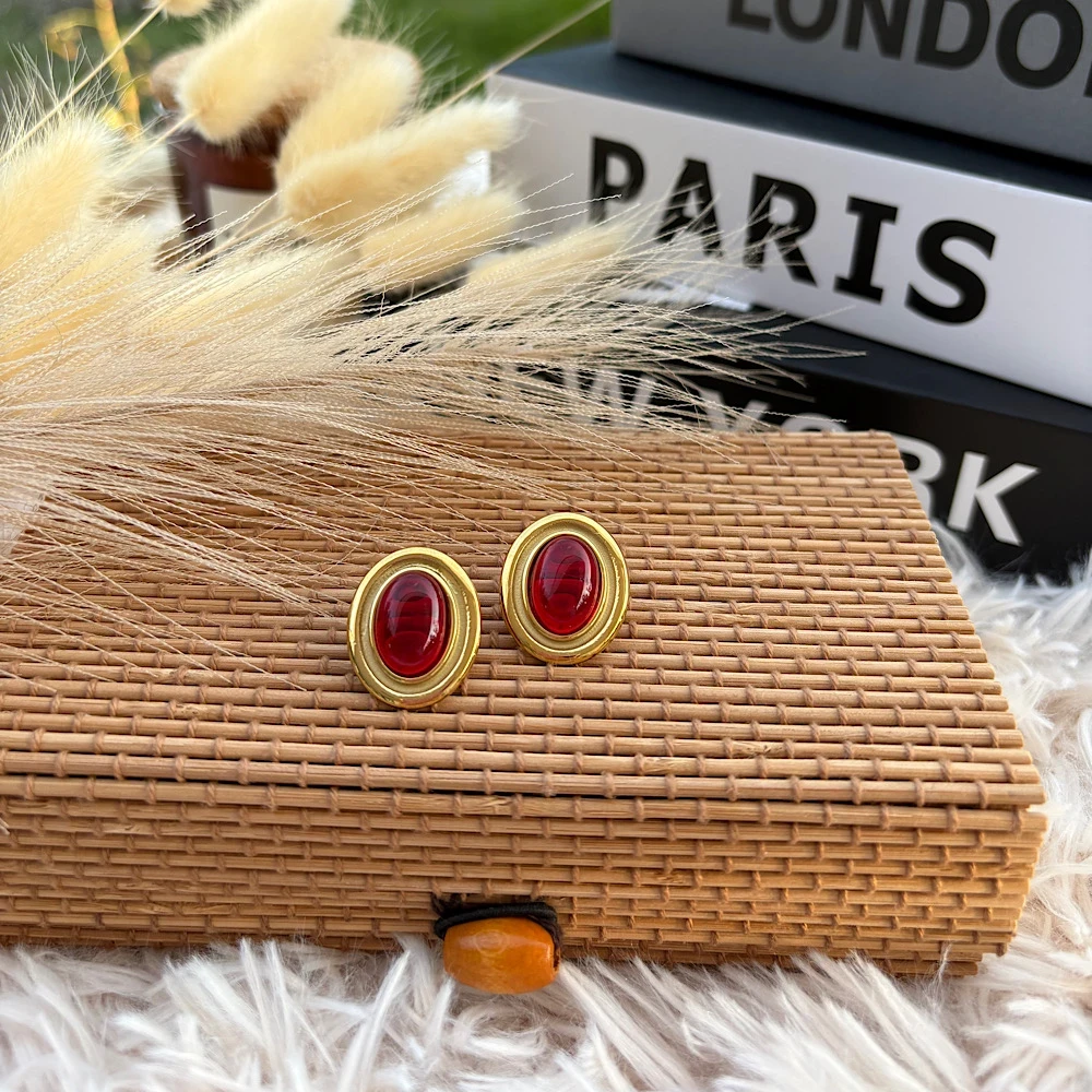 Vintage Ruby – Επιχρυσωμένα ατσάλινα Σκουλαρίκια.