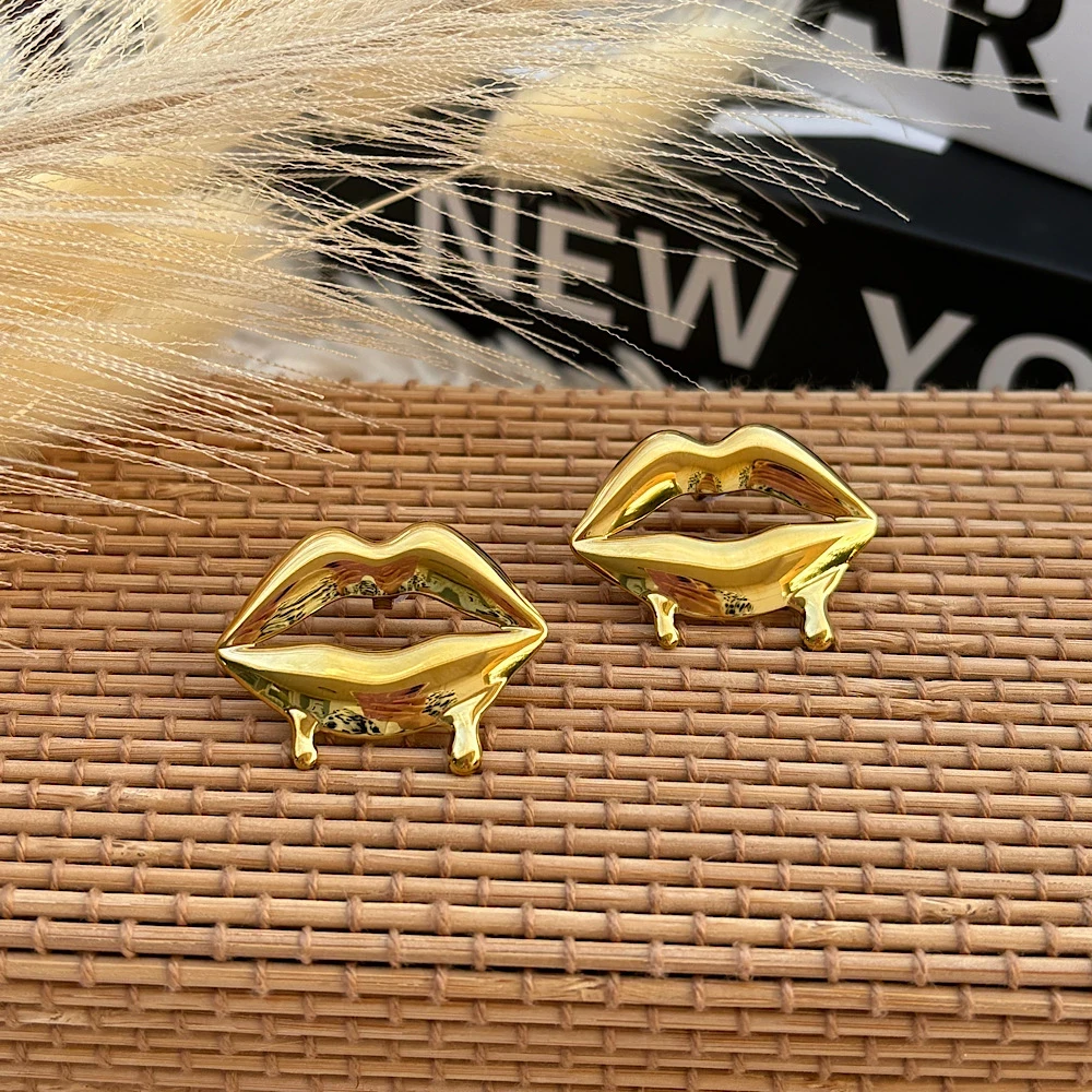 Golden Lips – Επιχρυσωμένα ατσάλινα σκουλαρίκια.