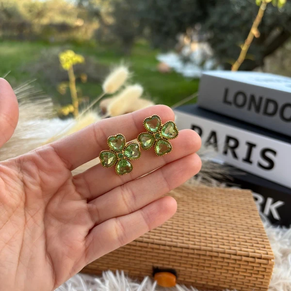Lucky Emerald Earrings–Επιχρυσωμένα ατσάλινα σκουλαρίκια.